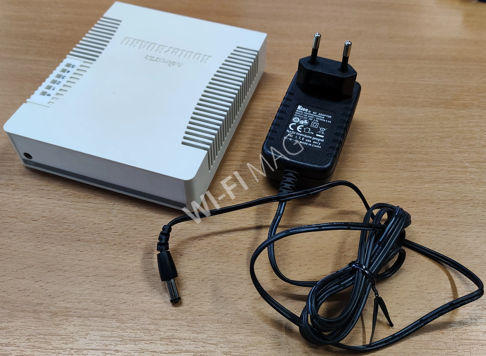 Mikrotik RouterBOARD 751U-2HnD электронное устройство, бывшее в эксплуатации