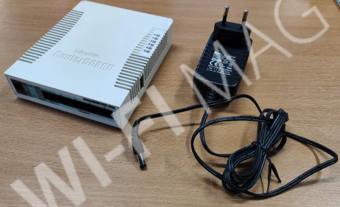 Mikrotik RouterBOARD 751U-2HnD электронное устройство, бывшее в эксплуатации